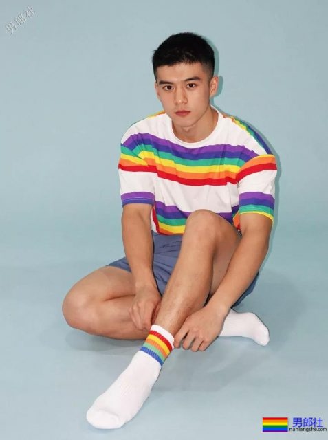 刚毕业就被商家相中拍写真，这颜值太可以了 - 51虹马