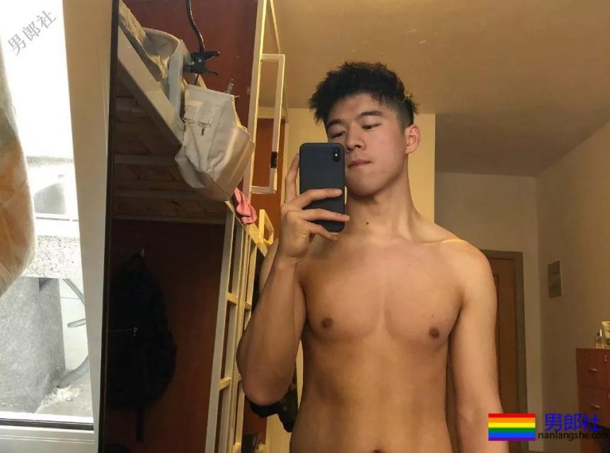 刚毕业就被商家相中拍写真，这颜值太可以了 - 51虹马