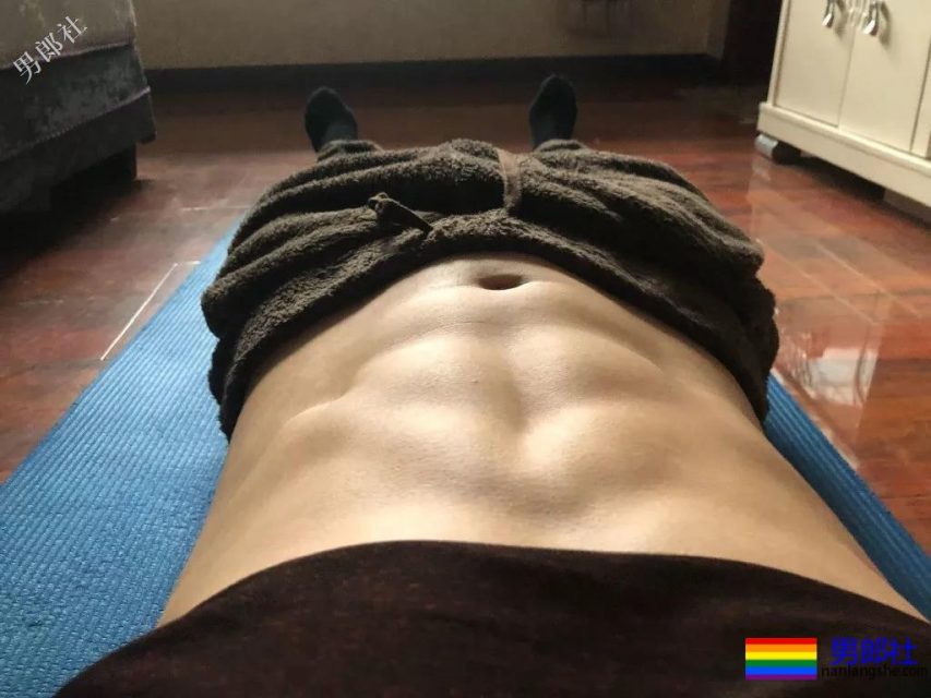 刚毕业就被商家相中拍写真，这颜值太可以了 - 51虹马