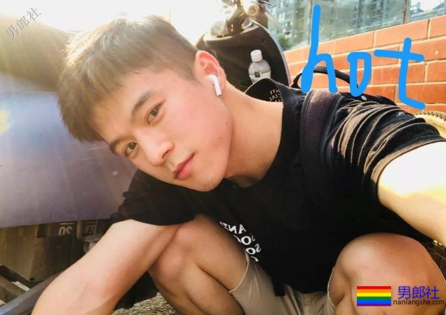 刚毕业就被商家相中拍写真，这颜值太可以了 - 51虹马