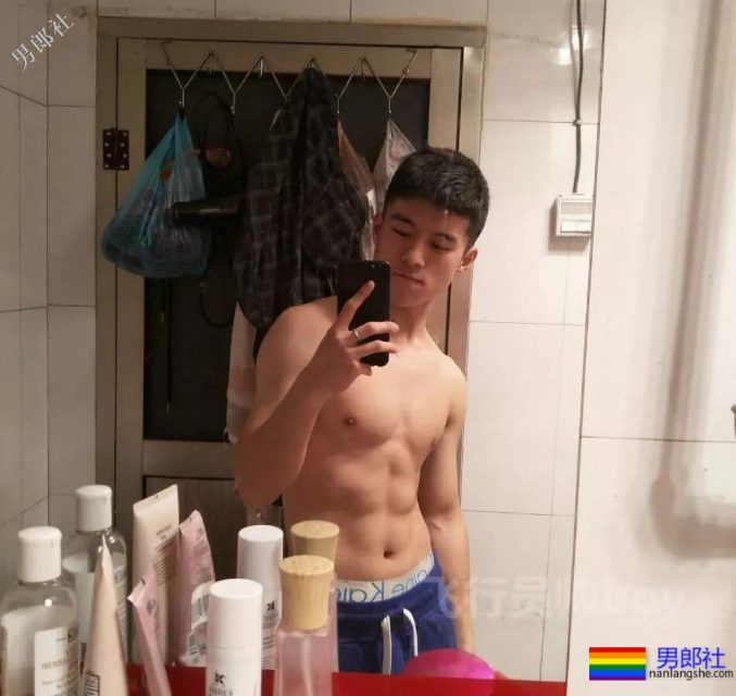 刚毕业就被商家相中拍写真，这颜值太可以了 - 51虹马