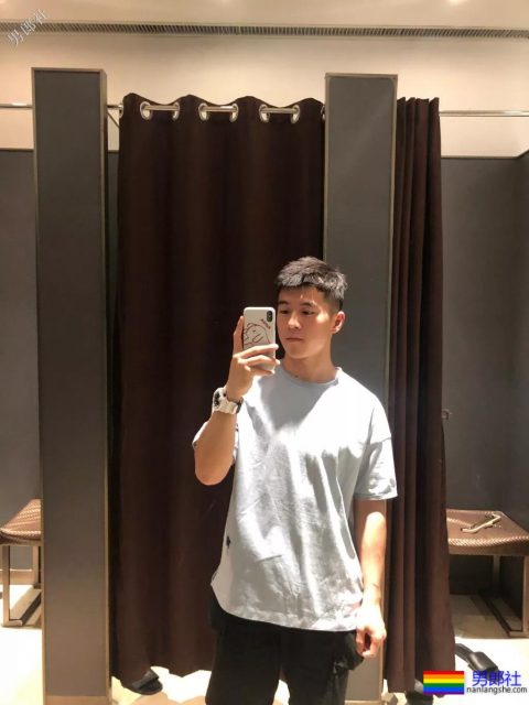 刚毕业就被商家相中拍写真，这颜值太可以了 - 51虹马