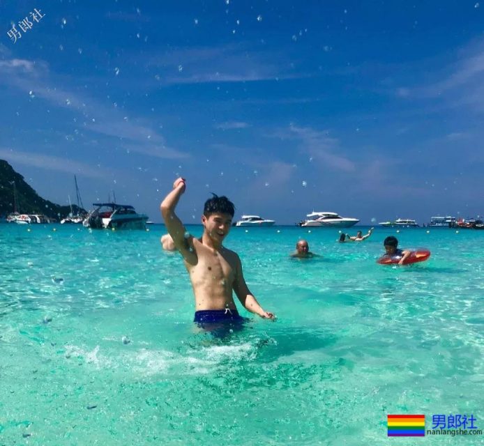 刚毕业就被商家相中拍写真，这颜值太可以了 - 51虹马