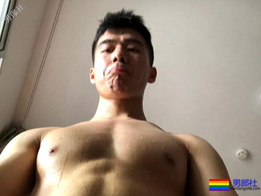 刚毕业就被商家相中拍写真，这颜值太可以了 - 51虹马