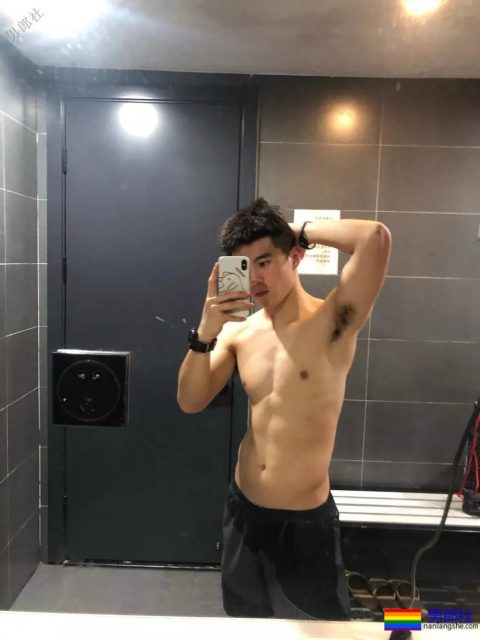 刚毕业就被商家相中拍写真，这颜值太可以了 - 51虹马