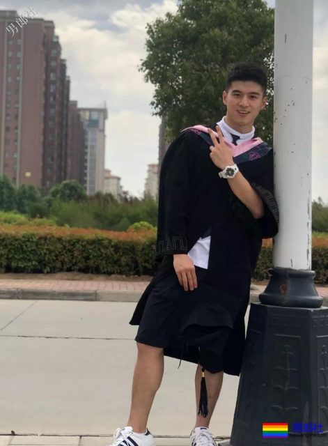 刚毕业就被商家相中拍写真，这颜值太可以了 - 51虹马