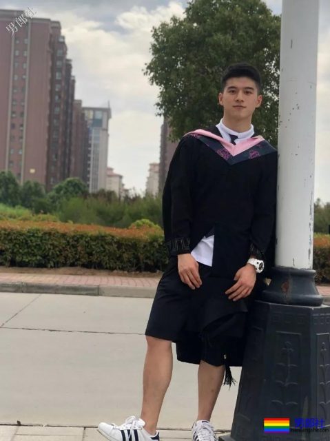 刚毕业就被商家相中拍写真，这颜值太可以了 - 51虹马