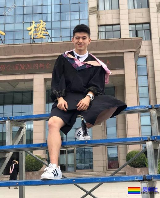 刚毕业就被商家相中拍写真，这颜值太可以了 - 51虹马