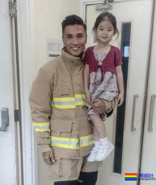 ins肌肉画报@flow_leung 消防员肌肉小哥 - 51虹马