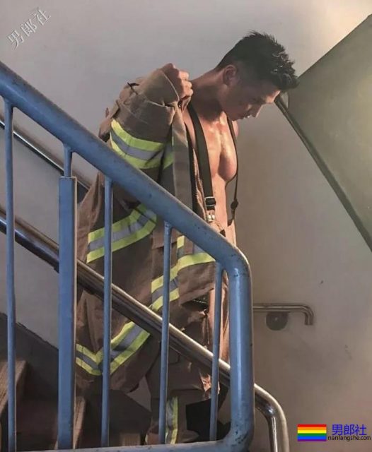 ins肌肉画报@flow_leung 消防员肌肉小哥 - 51虹马