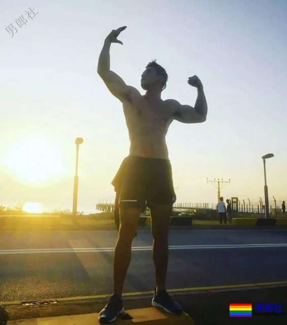 ins肌肉画报@flow_leung 消防员肌肉小哥 - 51虹马