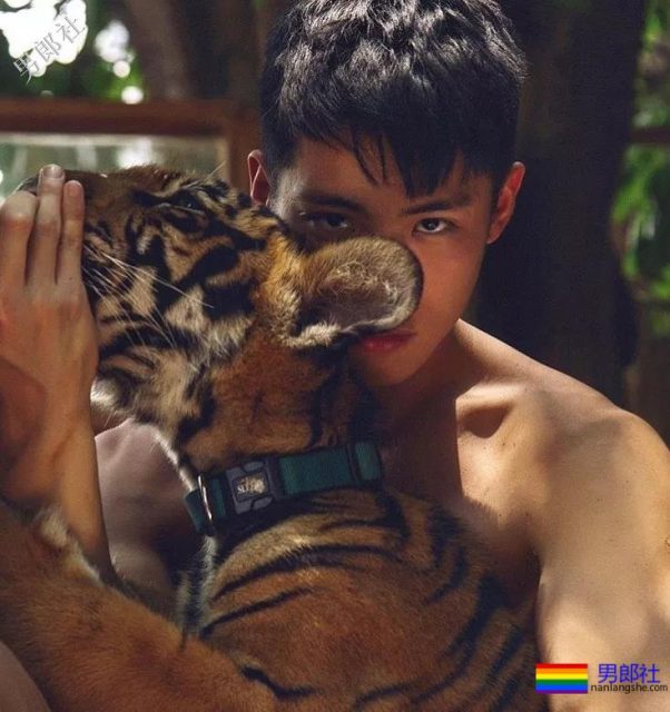 型男小哥哥穿的这么紧，显型！ - 51虹马