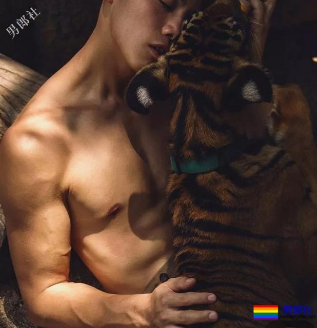 型男小哥哥穿的这么紧，显型！ - 51虹马