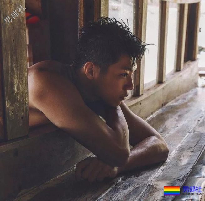 型男小哥哥穿的这么紧，显型！ - 51虹马