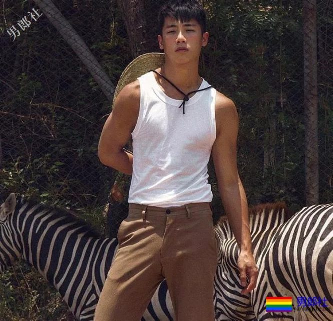 型男小哥哥穿的这么紧，显型！ - 51虹马