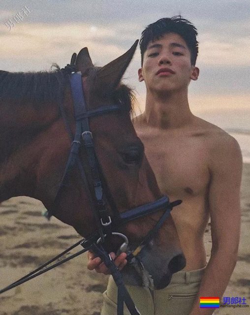 型男小哥哥穿的这么紧，显型！ - 51虹马