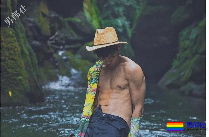 型男小哥哥穿的这么紧，显型！ - 51虹马