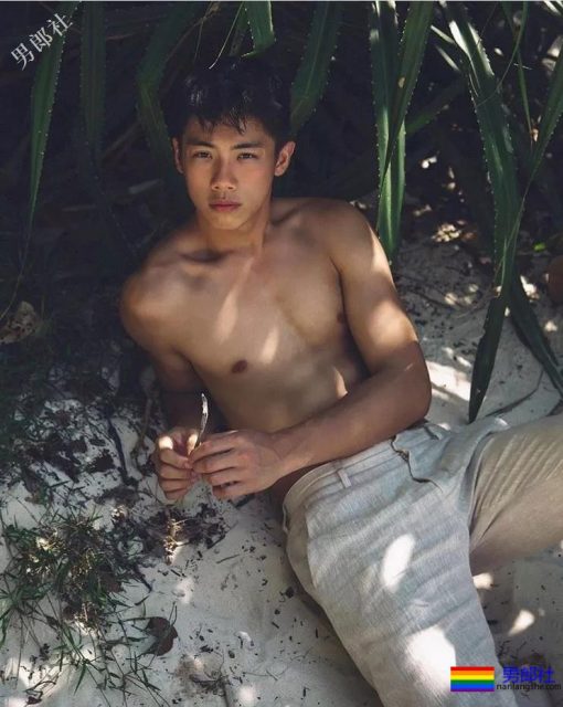 型男小哥哥穿的这么紧，显型！ - 51虹马