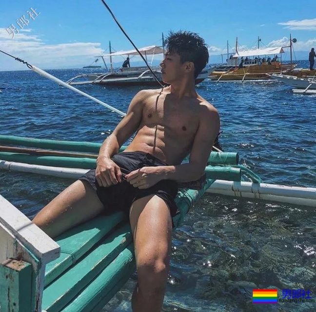 型男小哥哥穿的这么紧，显型！ - 51虹马