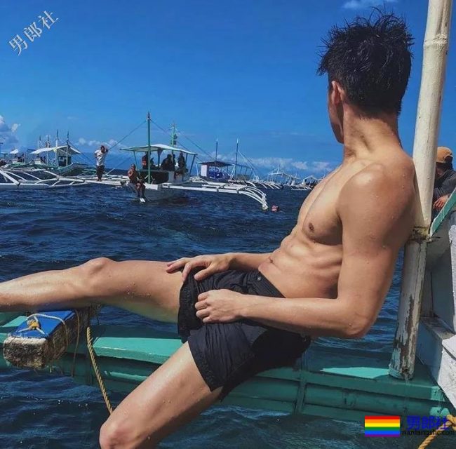 型男小哥哥穿的这么紧，显型！ - 51虹马