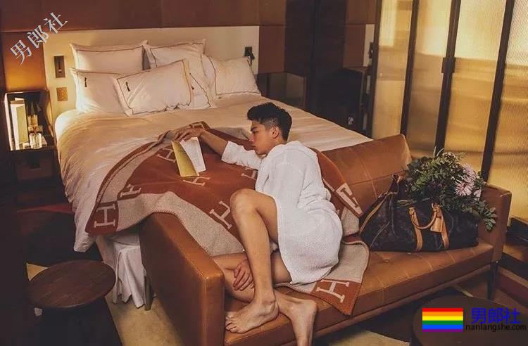 型男小哥哥穿的这么紧，显型！ - 51虹马