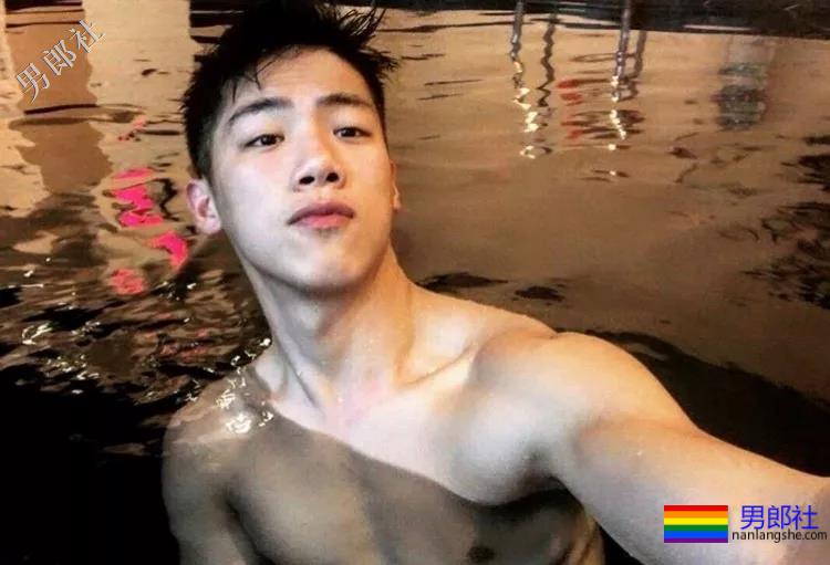 型男小哥哥穿的这么紧，显型！ - 51虹马