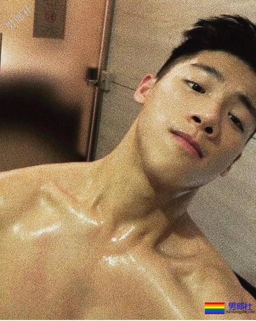 型男小哥哥穿的这么紧，显型！ - 51虹马