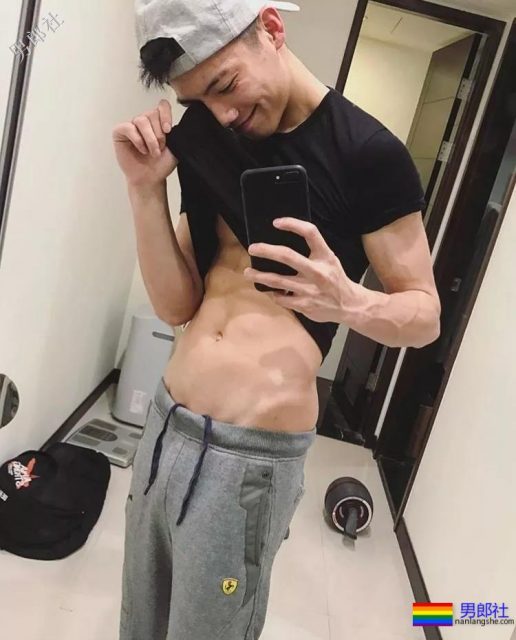 型男小哥哥穿的这么紧，显型！ - 51虹马