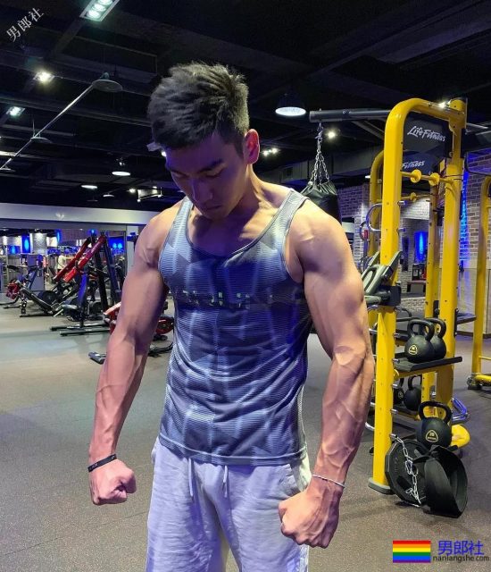 183大鼻子体育生最新硬照！公狗腰小狼狗实力超级强劲！ - 51虹马