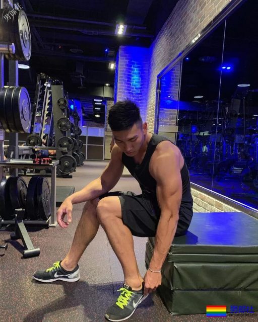 183大鼻子体育生最新硬照！公狗腰小狼狗实力超级强劲！ - 51虹马