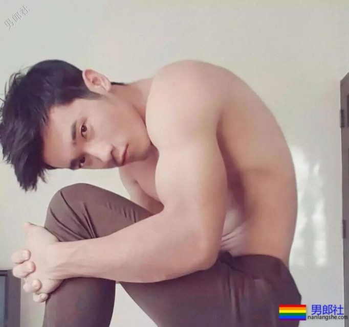 TG | 体育生的蜂腰翘臀，不一般的公狗腰！ - 51虹马