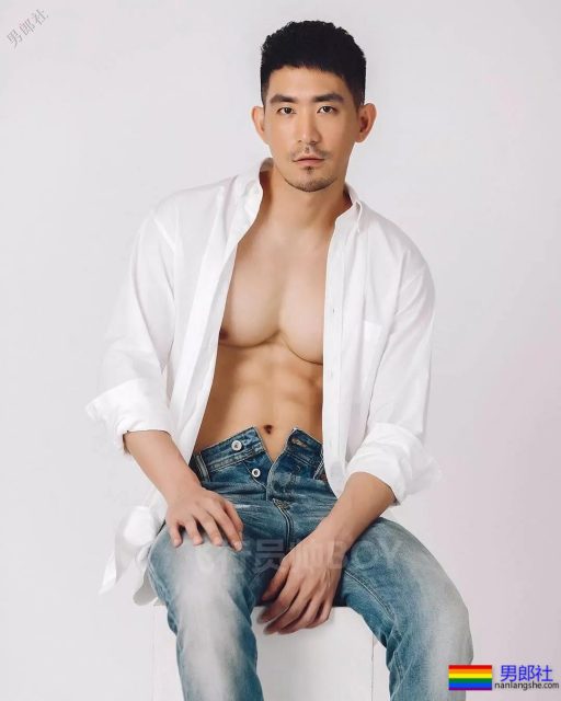 《类似爱情》MV男主真的是Gay?最新CK写真A爆了 - 51虹马 《类似爱情》MV男主真的是Gay?最新CK写真A爆了 - 51虹马