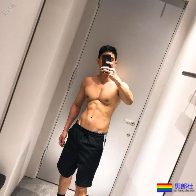 《类似爱情》MV男主真的是Gay?最新CK写真A爆了 - 51虹马 《类似爱情》MV男主真的是Gay?最新CK写真A爆了 - 51虹马