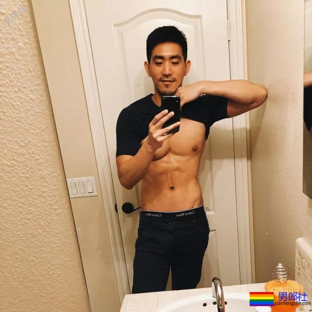 《类似爱情》MV男主真的是Gay?最新CK写真A爆了 - 51虹马 《类似爱情》MV男主真的是Gay?最新CK写真A爆了 - 51虹马