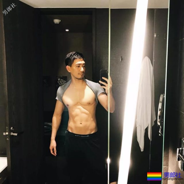 《类似爱情》MV男主真的是Gay?最新CK写真A爆了 - 51虹马 《类似爱情》MV男主真的是Gay?最新CK写真A爆了 - 51虹马