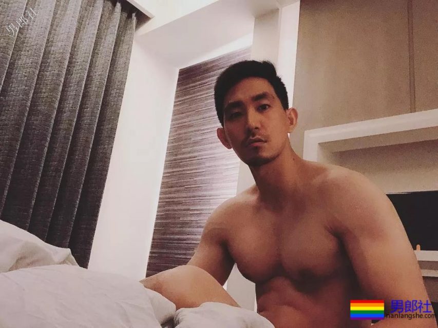 《类似爱情》MV男主真的是Gay?最新CK写真A爆了 - 51虹马 《类似爱情》MV男主真的是Gay?最新CK写真A爆了 - 51虹马