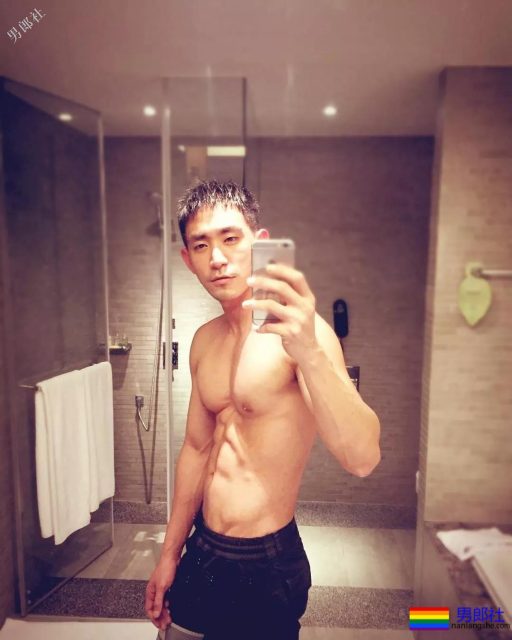 《类似爱情》MV男主真的是Gay?最新CK写真A爆了 - 51虹马 《类似爱情》MV男主真的是Gay?最新CK写真A爆了 - 51虹马