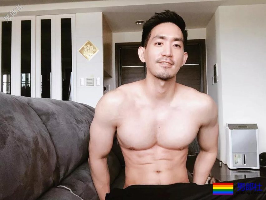 《类似爱情》MV男主真的是Gay?最新CK写真A爆了 - 51虹马 《类似爱情》MV男主真的是Gay?最新CK写真A爆了 - 51虹马