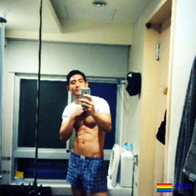 《类似爱情》MV男主真的是Gay?最新CK写真A爆了 - 51虹马 《类似爱情》MV男主真的是Gay?最新CK写真A爆了 - 51虹马