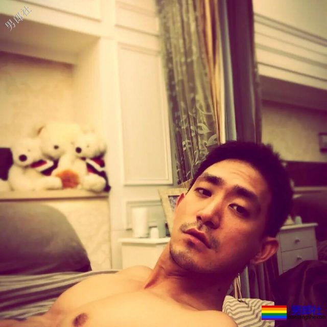 《类似爱情》MV男主真的是Gay?最新CK写真A爆了 - 51虹马 《类似爱情》MV男主真的是Gay?最新CK写真A爆了 - 51虹马