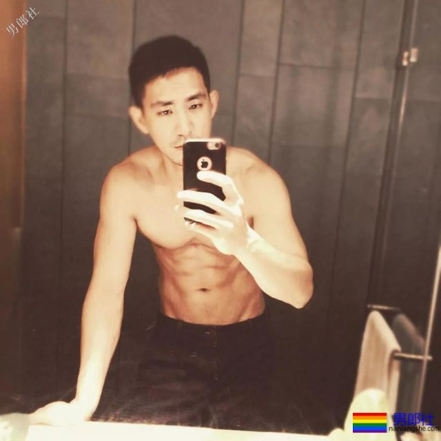 《类似爱情》MV男主真的是Gay?最新CK写真A爆了 - 51虹马 《类似爱情》MV男主真的是Gay?最新CK写真A爆了 - 51虹马