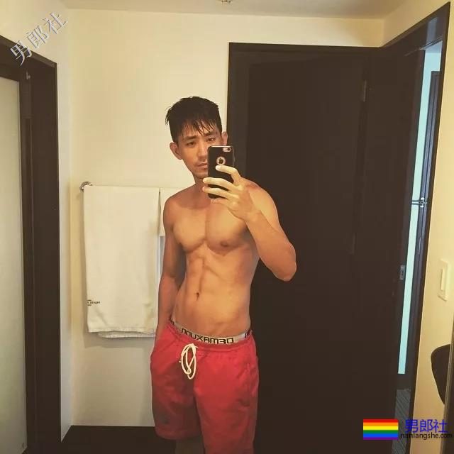 《类似爱情》MV男主真的是Gay?最新CK写真A爆了 - 51虹马 《类似爱情》MV男主真的是Gay?最新CK写真A爆了 - 51虹马