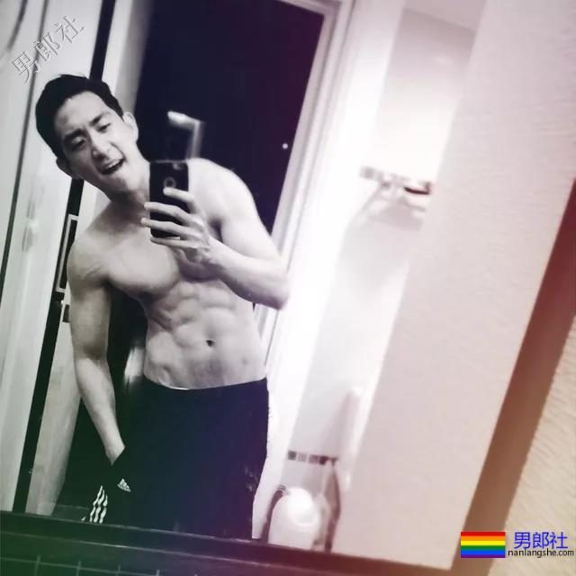 《类似爱情》MV男主真的是Gay?最新CK写真A爆了 - 51虹马 《类似爱情》MV男主真的是Gay?最新CK写真A爆了 - 51虹马