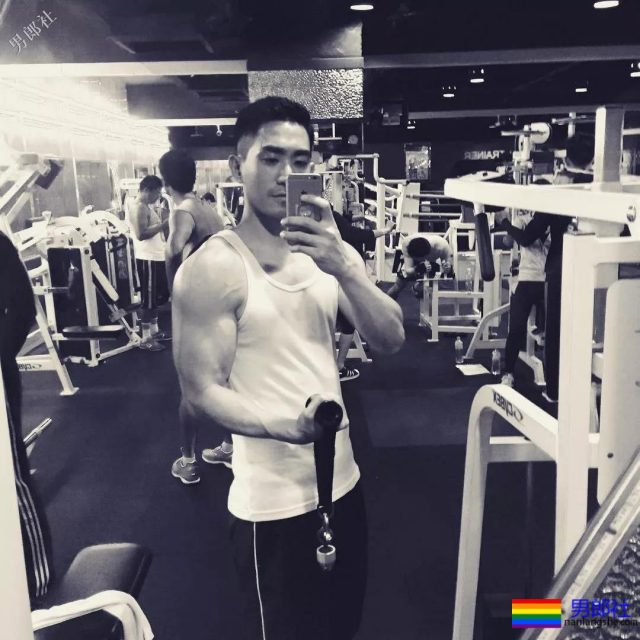 《类似爱情》MV男主真的是Gay?最新CK写真A爆了 - 51虹马 《类似爱情》MV男主真的是Gay?最新CK写真A爆了 - 51虹马