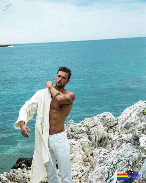 颜高条儿顺的黄金男孩，看得我都忍不住摸了一下屏幕！-51虹马