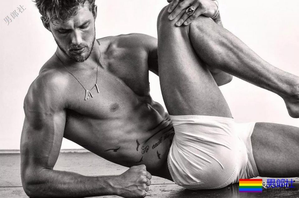 颜高条儿顺的黄金男孩，看得我都忍不住摸了一下屏幕！ - 51虹马