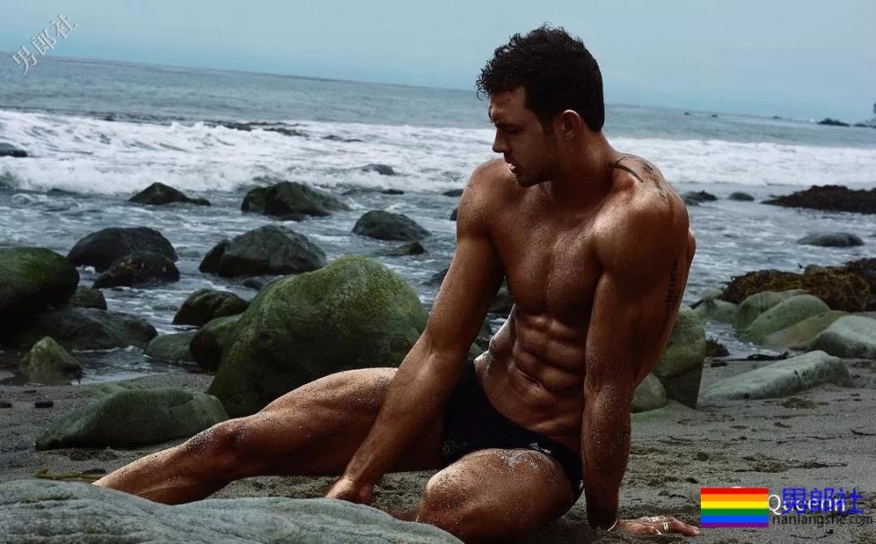 颜高条儿顺的黄金男孩，看得我都忍不住摸了一下屏幕！ - 51虹马