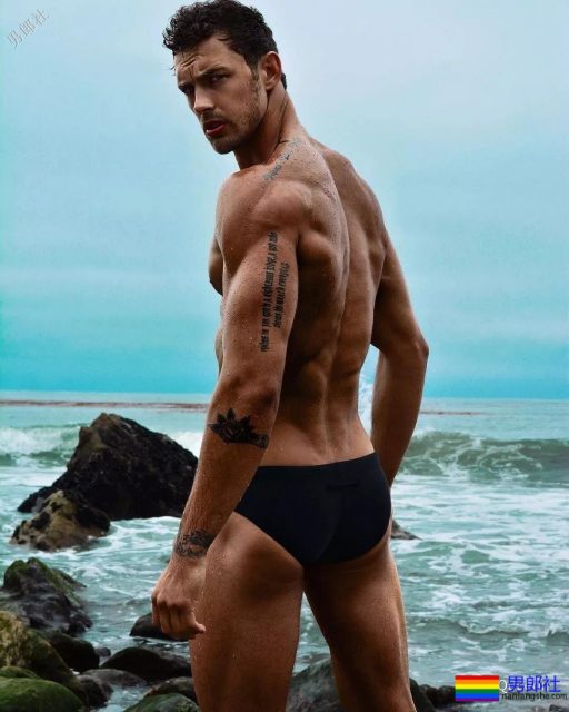 颜高条儿顺的黄金男孩，看得我都忍不住摸了一下屏幕！ - 51虹马