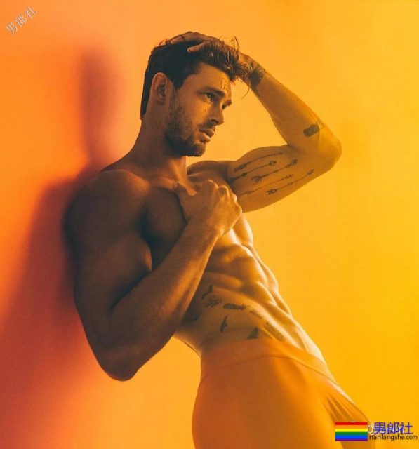 颜高条儿顺的黄金男孩，看得我都忍不住摸了一下屏幕！ - 51虹马