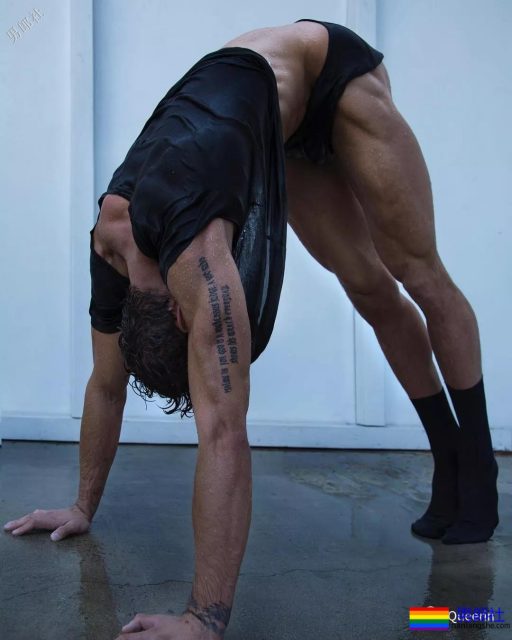 颜高条儿顺的黄金男孩，看得我都忍不住摸了一下屏幕！ - 51虹马